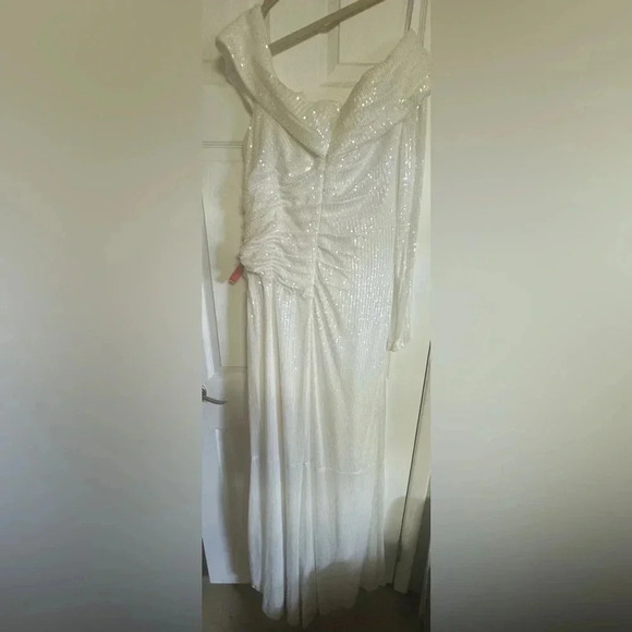 Mac Duggal Ieena White Beaded Cuff Drop Shoulder Faux Wrap Gown 2657 sz 14 NWT - Picture 6 of 11